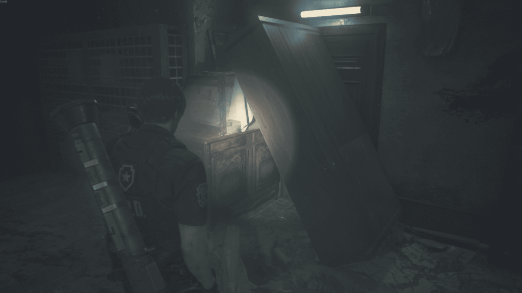 западная кладовая — выход через баррикаду, Resident Evil 2 Remake