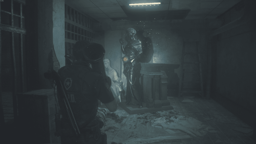 статуя девушки — код: девушка, лук, змея, медальон RE2 Remake